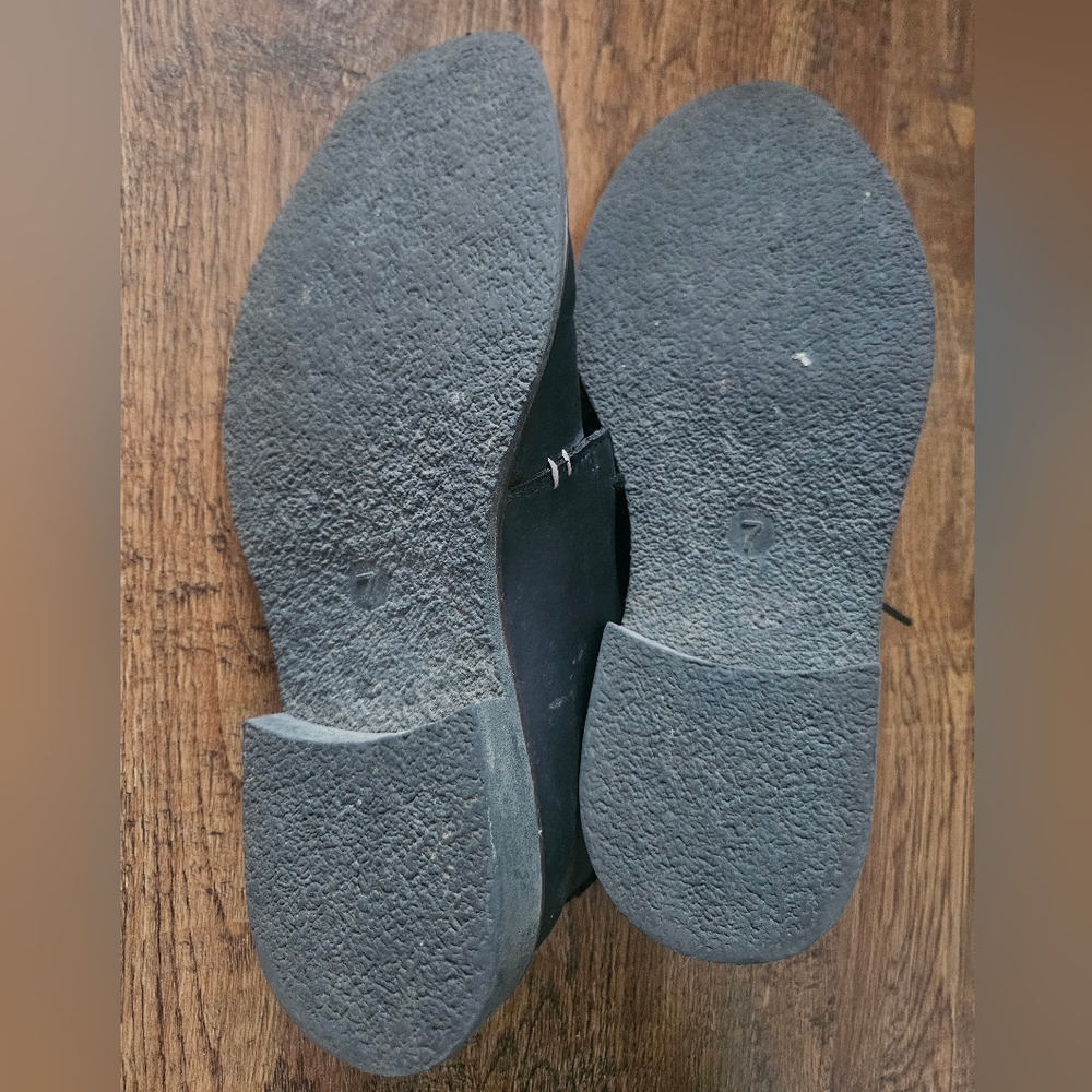 Men's Black Shoes, Size 7 - Picture 8 of 11
